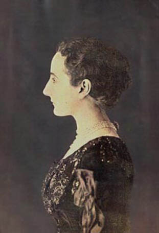 Virginie Amélie Avegno Gautreau by Nadar